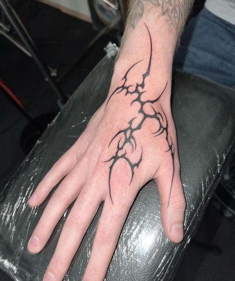 Sigil Finger Tattoo, Neotribal Hand Tattoo, Sigil Tattoo Hand, Emo Hand Tattoos, Cybersigilism Hand Tattoo, Hand Tattoo Drawings, Male Hand Tattoos, Do It Yourself Tattoo, Tattoos Pulseras