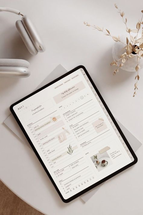 Aesthetic Digital Planner with Weekly Meal Planner Printable and Inspirational Quotes plannerdeestudosgratis #diyplannerideas Aesthetic Planer, Planners 2024, Aesthetic Budget, Digital Planner Aesthetic, Aesthetic Marketing, Planer Organisation, Daily Planner Design, Etsy Planner, Aesthetic Notion