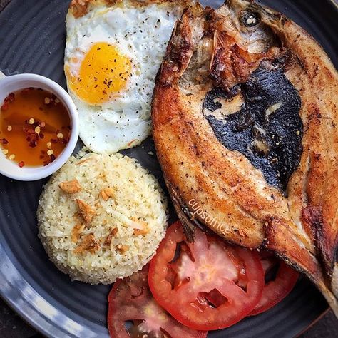 I’m back from a nice vacation! So here’s my first post for this month of March! Low carb Bangsilog! (Milkfish) I used cauliflower rice to make it low carb 👍🏼 Breakfast Filipino, Longanisa Recipe, Pinoy Breakfast, Silog Meals, Adobong Pusit, Phillipino Food, Cassava Recipe, Culinary Lessons, Filipino Breakfast