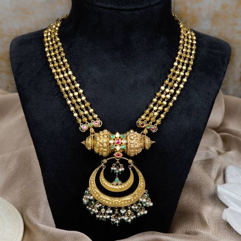 ARNAV-Jewellery from the heart on Instagram: “This scintillating creation is an ode to our traditional Indian craftsmanship and design. Add this handcrafted stunner to your wedding…” Wedding Trousseau, Jewelry Model, Latest Jewellery, Jewelry Choker, Traditional Indian, Heart On, Gold Jewellery, Jewelry Necklace Pendant, Gold Jewelry