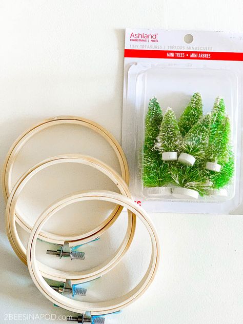 Diy With Embroidery Hoop, Easy Diy Embroidery, Embroidery Hoop Ornaments, Hoop Ornaments, Embroidery Christmas Ornaments, Hoop Crafts, Fall Crafting, Embroidery Hoop Art Diy, Cross Stitch Hoop