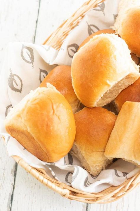 Homemade Dinner Rolls - YUMMY Applesauce Dinner Roll Recipe Frozen Dinner Rolls, Frozen Rolls, Frozen Dinners, Homemade Dinner Rolls, Dinner Rolls Recipe, Homemade Dinner, Cooking Lessons, Dinner Rolls, Rolls Recipe