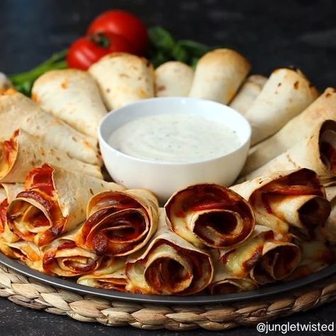 Pizza Ring, Pizza Cones, Cocktail Hour Food, Football Snacks, Dips And Appetizers, Kids Lunches, Superbowl Snacks, Tortilla Wraps, Fun Foods