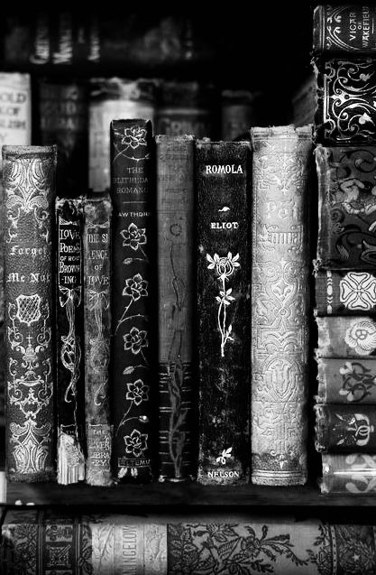 Gothic Books, Grunge Pictures, Gothic Wallpaper, Witchy Wallpaper, Dark Romance Books, Book Wallpaper, Gothic Aesthetic, Iphone Wallpaper Photos, Cute Wallpaper For Phone