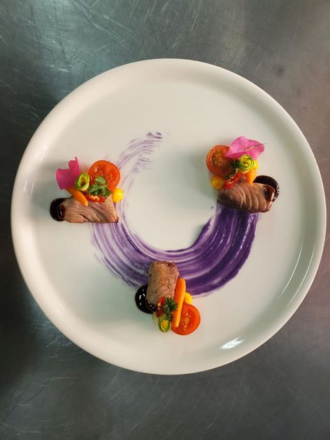 Fish Curry Plating, Fine Dining Fish Plating, Appetizers Plating Food Presentation, Fish Plating Ideas, Fish Fillet Plating, Fish Plates Food Dinners, Dish Decoration Food Plates, Apartment Astetic, Fish Plating Presentation