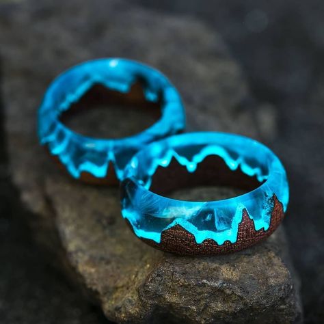 Epoxy wood rings #epoxy #resin #ring Wood And Resin Rings, Epoxy Rings, Wood Rings Diy, Epoxy Ring, Cool Rings For Men, Unique Ring Designs, Rings Diy, Wood Wedding Ring, Wood Resin Jewelry