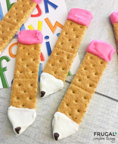 Pencil Graham Crackers Back to School Snack Ideas. Easy Food Craft and Recipe. #backtoschool #pencil #backtoschoolrecipes #recipes #grahamcrackers #schoolsnacks Class Snacks, Classroom Snacks, Kids Food Crafts, Preschool Snacks, Back To School Crafts, Back To School Party, School Treats, School Snack, After School Snacks