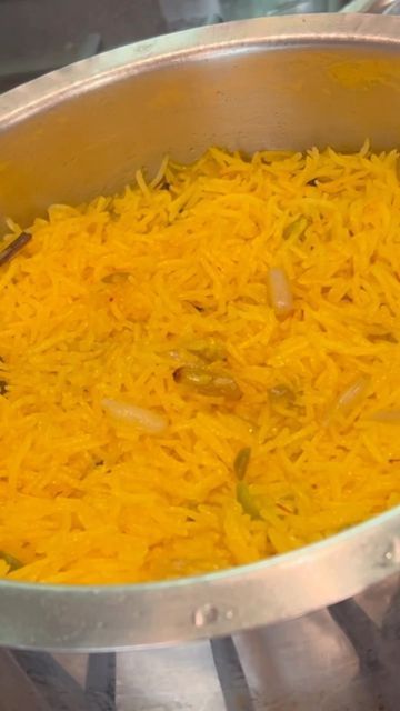 Zarda Rice, Zarda Recipe, Arabic Desert, Rice Desserts, Sweet Rice, Indian Cooking Recipes, Food Carving, Desi Food, Ramadan Recipes