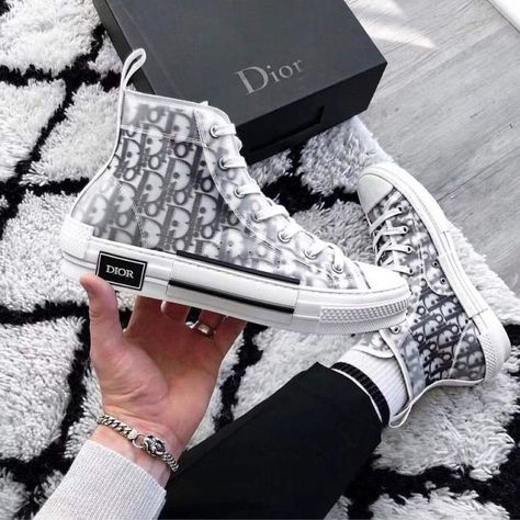 Rihanna Beyonce, Dior Boots, Dior Sneakers, Jordan Sneaker, Dr Shoes, Glamour Style, Shoes Sneakers Nike, Hype Shoes, Aesthetic Shoes