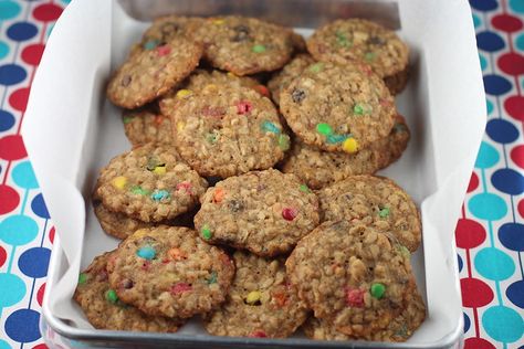 Monster Cookies (Pioneer Woman recipe) Everything Cookies Pioneer Woman, Comfort Deserts, Cookies With Rice Krispies, Pioneer Woman Cookies, Farm Meals, Pioneer Woman Recipe, The Pioneer Woman Recipes, Pioneer Recipes, Pioneer Woman Dishes