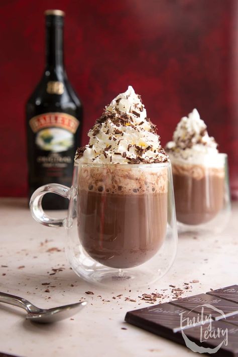 Baileys Hot Chocolate Recipe Drinks With Baileys Irish Cream, Christmas Drinks With Baileys, Baileys Hot Chocolate Recipe, Drinks With Baileys, Festive Christmas Drinks, Baileys Hot Chocolate, Hosting Era, Creamy Hot Chocolate Recipe, Winter Chocolate