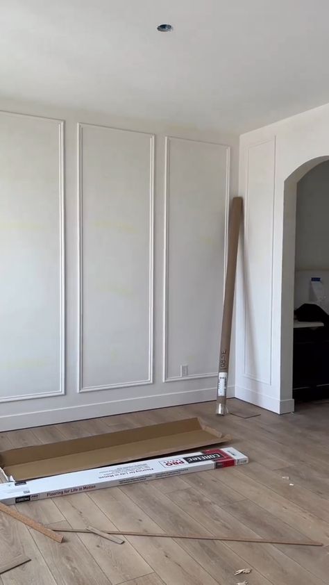 Wall Molding Living Room, Ceiling Molding, Wall Molding Design, Feature Wall Bedroom, French Apartment, Wall Paneling Diy, Living Room Design Ideas, Apartment Renovation, Floor To Ceiling