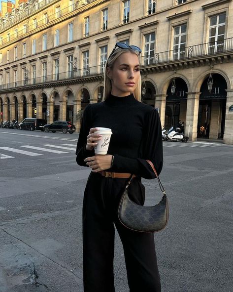 Celine Ava Bag Outfit, Celine Bag Outfit, Celine Ava Bag, Celine Ava, Chic Jean Outfits, Parisian Lifestyle, Street Style Parisian, Bag Outfit, Business Casual Outfits For Women