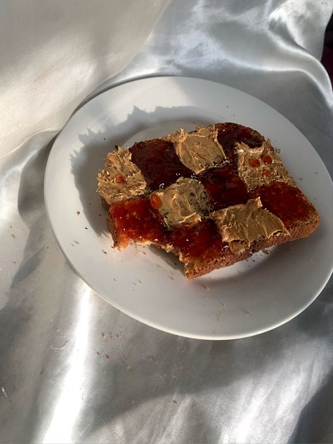 toast, toast art, aesthetic, gold, white plate, kitchen accessories Chess Cafe, Wheat Bread, White Plates, Toast Recipes, Chess, Wheat, Tea Party, Waffles, French Toast