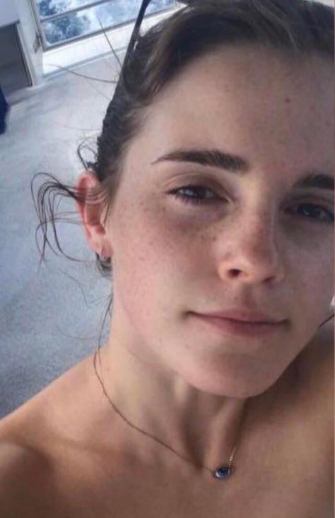 Emma Watson Pics, Emma Watson Style, Top Celebrities, Celeb Style, Girl Celebrities, British Actresses, Without Makeup, Hermione Granger, Woman Crush