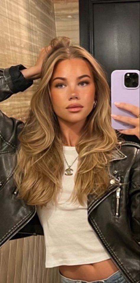 Blonde Hair On Middle Eastern, Caramel Blonde Hair, Girl Hair Colors, Caramel Blonde, Blonde Hair Girl, Honey Blonde Hair, Honey Blonde, Blonde Balayage, Girl Hairstyles