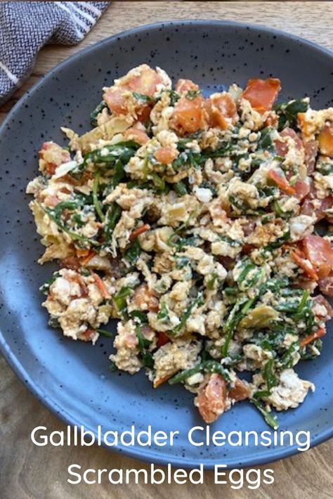 If you are looking for low fodmap breakfast ideas, you gotta try these veggie-loaded scrambled eggs. This vegetarian breakfast scramble is also great for cleansing the gallbladder. Now I know you may be thinking, “say what? eggs are cleansing?” But hear me out.Eggs are an excellent source of choline needed by the PEMT gene to make phosphatidylcholine. Phosphatidylcholine is crucial for keeping bile flowing smoothly from the gallbladder. #lowfodmap #ibs #sibo #mthfr #scrambledeggs Gallbladder Breakfast Ideas, Good Meals For Gallbladder Issues, Meals For Gallbladder Problems, Breakfast For Gallbladder Issues, Low Fodmap Breakfast Casserole, Food To Avoid With Gallbladder Issues, Low Fod Map Breakfasts, Low Fodmap Vegetables, High Fodmap Foods