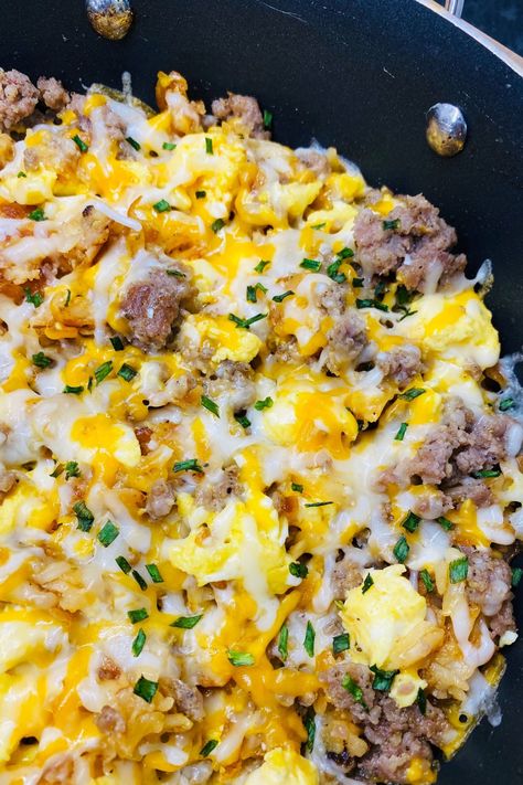 breakfast in a skillet Best Breakfast Casserole, Breakfast Hashbrowns, Hot Mess Express, Hashbrown Recipes, Garlic Herb Butter, Breakfast Hash, Hash Browns, Garlic Herb, Herb Butter