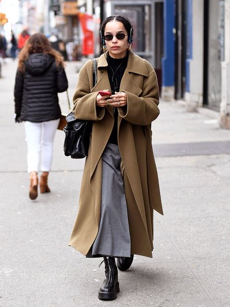 Zoe Kravitz Just Confirmed These are the Coolest Ankle Boots Around Zoe Kravitz Style, Prada Coat, Zoë Kravitz, Look Boho Chic, Reference Pics, Autumn Fits, Zoe Kravitz, Lenny Kravitz, Pippa Middleton