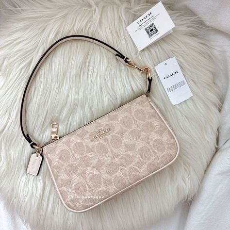 Coach Bag Tan, Classic Coach Bags, Cream Coach Bag, Small Coach Purse, Cute Purses Aesthetic, Cute Coach Bags, Hand Bags For Women Style, Coach Bags Aesthetic, Coach Bags Handbags