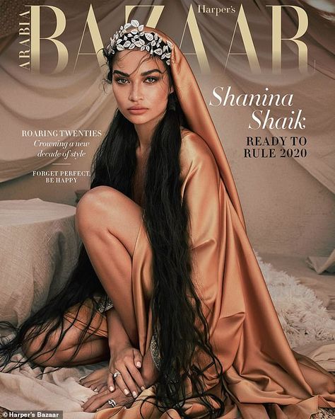 Harpers Bazaar Covers, Bazaar Magazine, Shanina Shaik, Vogue Magazine Covers, Model Pose, Fashion Magazine Cover, Braut Make-up, Fashion Cover, Img Models