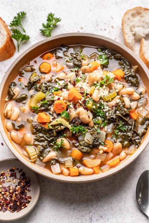 Slow cooker white bean soup. Slow Cooker Tuscan White Bean Soup, Crockpot Bean Soup, Vegan Lasagna Soup, Oven Roasted Potatoes Easy, Protein Vegan Meals, High Protein Vegan Meals, Tuscan White Bean Soup, Tuscan White Bean, Tuscan Bean Soup