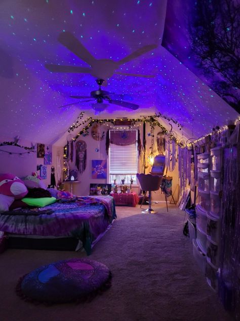 Dope Rooms, Dream Bedroom Inspiration, Cool Room Decor, Hippy Room, Chill Room, Neon Room, Retro Room, Dekorasi Kamar Tidur, Room Redesign