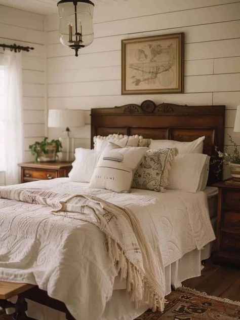 Over 50 Vintage Farmhouse Bedroom Designs to Love Vintage Farmhouse Bedroom, Farmhouse Bedroom Ideas, Farmhouse Bedrooms, Inviting Bedroom, French Country Bedrooms, Bedrooms Decor, Country Bedroom, Farmhouse Bedroom Decor, Master Bedrooms