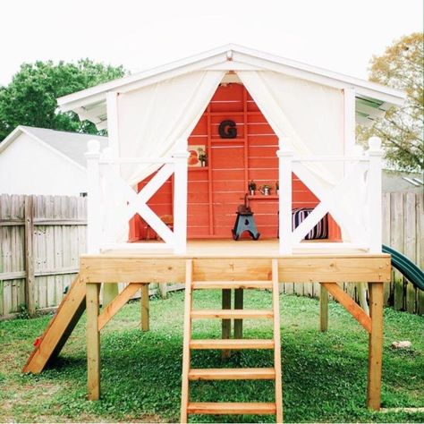 handmade hideaway - reader love - the handmade home Treeless Treehouse, Treehouse Ladder, Bedroom Playhouse, Small Treehouse, Treehouse Design Architecture, Diy Bridge, Indoor Treehouse, Rustic Treehouse, Treehouse Interior