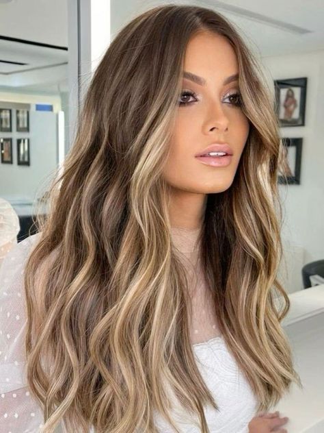 Check out 25 gorgeous must-try blonde hair colors for a stunning fall look. 🍁✨ #FallHairColors #BlondeHairTrends #AutumnBlonde #BlondeInspo #SeasonalHair #ChicBlondeStyles #WarmBlondeShades #HairColorIdeas #FallBeauty #BlondeTransformation Blond Color Ideas, Dimensional Blonde Brunette, Low Maintenance Highlights Brunettes, Dimensional Brunette Highlights, Brown Hair W Highlights, Medium Blonde Balayage, Low Maintenance Blonde Hair, Foliage Hair, Balayage Beige