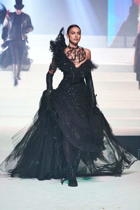 Grunge Haute Couture, Jean Paul Gaultier Black Dress, Kelsey Lu, Jean Paul Gaultier Runway, Jean Paul Gaultier Dress, Gaultier Couture, Haute Couture Style, Jean Paul Gaultier Haute Couture, Haute Couture Looks