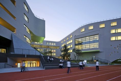 Gallery - Beijing No.4 High School Fangshan Campus / OPEN Architecture - 17 High School Architecture, High School Design, School Building Design, Open Architecture, Chicago Architecture, Education Architecture, Chinese Architecture, School Building, School Pictures