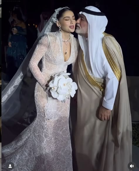 Khaleeji Wedding Dresses, Iranian Wedding Dress, Saudi Wedding Dress, Arab Engagement, Arabic Engagement, Girl Hand With Drip In Hospital, Saudi Wedding, Arab Bride, Dubai Wedding Dress