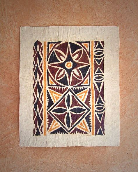 Small Siapo in new condition.play on traditional star and flower motif.Dimensions: 400mm x 330 mm. Pasifika Patterns, Samoan Language, Tiki Pattern, Samoan Patterns, Samoan Designs, Ethnic Print Pattern, Cook Island, Tapa Cloth, Ancient Drawings