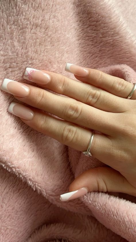 White Nail With Pink French Tip, Nail Inspired Short Square, Nails French Ideas Square, White Nails With Light Pink Design, Pink French Tips Design, White French Tips With Pink Design, Nail Inspo Trendy French Tip, Pink Bow Nails Square, Bow Square Nails