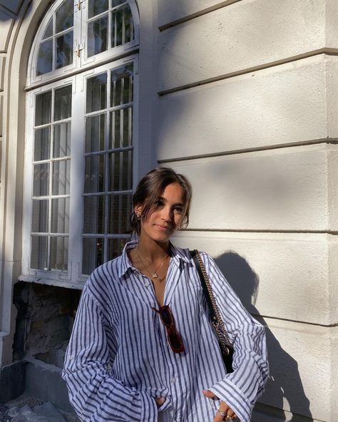 Le Fashion: 25 Striped Shirts to Live In This Spring and Summer — Photo via: @amaliestar One piece that's essential for easy dressing coming spring and summer is a great striped button-down shirt—Just look at Amalie Bianca Bladt's inspiring Instagram look. Another plus is that the style instantly elevates any outfit. Shop my top 25 stripe shirt picks below. Elegantes Outfit Damen, Rory Gilmore, 가을 패션, Mode Vintage, Looks Style, Mode Inspiration, Spring Summer Outfits, Outfits Casuales, Look Fashion