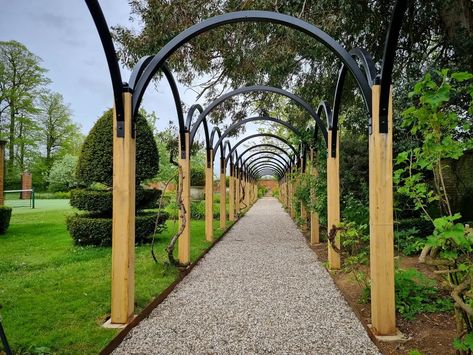 🌸 Add a touch of rustic charm to your garden with this DIY metal garden arch! Made from durable metal, this arch is designed to withstand the elements and provide a stunning focal point for your landscape design. The rusted finish gives it a vintage look and blends beautifully with the natural surroundings. Whether you want to create a stunning entrance to your garden or add height and visual interest to your landscape, this garden arch is the perfect choice. Metal Archway Garden, Garden Archways, Metal Garden Arch, Ge Cafe, Metal Arbor, Garden Archway, Club Lounge, Cool Tree Houses, Pergola Attached To House