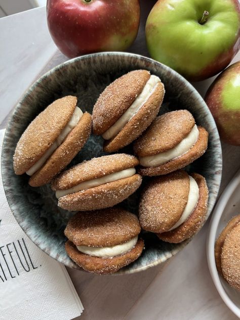 Fall in love with every bite - Apple Cider Whoopie Pies Apple Cider Donut Whoopie Pies, Apple Cider Whoopie Pies, Fall Whoopie Pies, Apple Cider Juice, Apple Ideas, Best Apple Cider, Bourbon Caramels, Caramel Buttercream, Apple Season