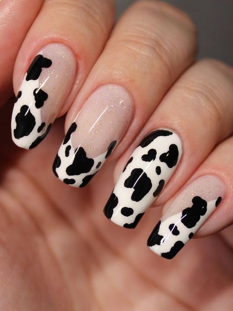 cow art nails Country Nail Designs, Classic Nail Designs, Cow Print Nails, Neutral Nail Designs, Animal Print Nails Art, Classy Nail, Country Nails, Animal Nail Art, Chrome Nail Art