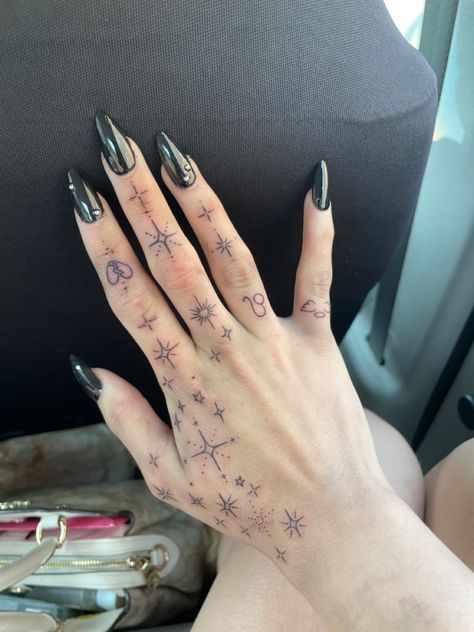 Hand Tattoos Astrology, Astrology Finger Tattoos For Women, Astrological Hand Tattoo, Sparkle Finger Tattoos For Women, Dots Hand Tattoo, Starry Hand Tattoo, Dainty Hand Tattoos Fingers, Mystical Hand Tattoo, Grunge Neck Tattoo