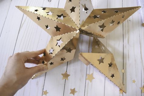 If you're interested in a fun paper star lumieres tutorial and a free template, you've come to the right place! Keep reading! Paper Star Template, 3d Paper Star, Paper Star Lanterns, Chirstmas Decor, Easy Paper Flowers, Star Template, Large Paper Flowers, 3d Star, Stars Craft