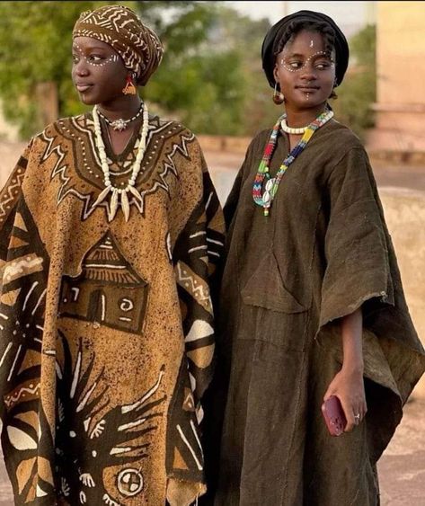 Kenyan Dress, Kenyan Clothing, Mali Culture, Pro Black Art, Afro Inspiration, Mali Empire, Mali Africa, Afrocentric Fashion, Traditional African Clothing