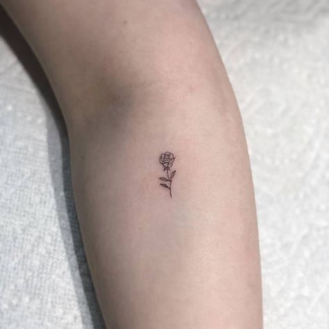 Rose Tiny Tattoo, Rose Tattoo No Stem, Micro Rose Tattoo, 1 Inch Tattoos, Tiny Rose Tattoo, Inch Tattoo, Herren Hand Tattoos, Sacred Tattoo, Tattoos Rose