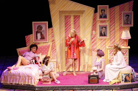 love the set! should think about doing Frenchy's hair like this for the sleepover scene... Grease Play, Grease Broadway, Danny And Sandy, Grease The Musical, The Pink Ladies, Grease Movie, Grease Costumes, Teaching Theatre, Grease Musical