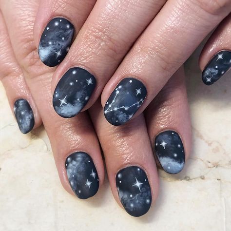 Pisces Aesthetic Nails, Pisces Nails Designs Simple, Zodiac Nails Designs Pisces, Pisces Nail Art, Nails Pisces, Pisces Constellation Nail Art, Pisces Nails Designs, Pisces Nails, Emerald Nails