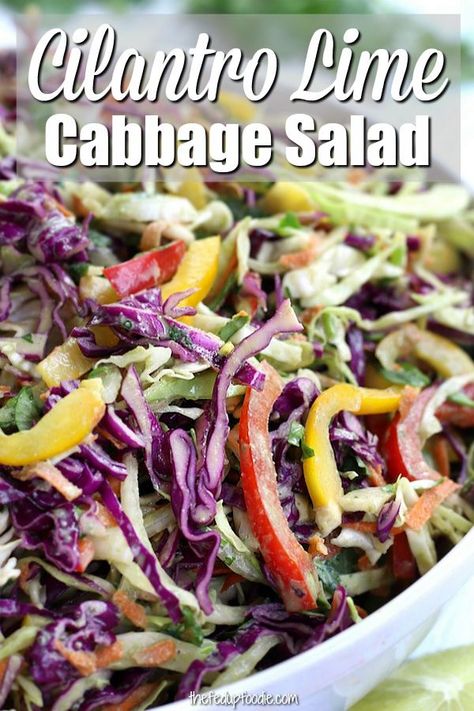 Mexican Dressing, Chopped Veggies, Clean Eating Vegetarian, Cabbage Salad Recipes, Super Salads, Shredded Cabbage, Soup Appetizers, Croutons Homemade, Coleslaw Recipe