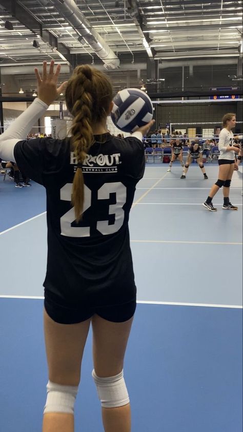 Volleyball Serve, Volleyball Motivation, Volleyball Photography, Volleyball Wallpaper, Volleyball Photos, Volleyball Skills, Sport Life, Ball Aesthetic, Volleyball Inspiration