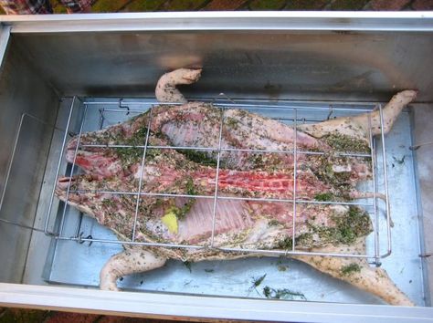 Getting ready for your holiday pig roast? Spice up your Caja China with this pork marinating recipe. La Caja China pig roaster cajun microwave china box hog roaster China Recipes, Good Chicken Recipes, Roasted Hog, Pig Roaster, Spit Rotisserie, Pig Candy, Recipes Holiday, China Food, Fire Grill