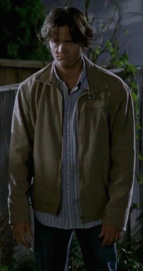 Sam Winchester Outfit, Sam Winchester Funny, Sammy Supernatural, Spn Memes, Supernatural Wallpaper, Supernatural Pictures, Supernatural Dean Winchester, Winchester Supernatural, Sam And Dean Winchester