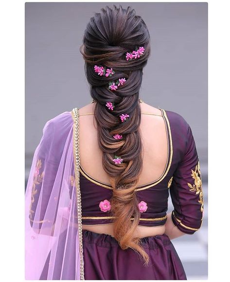 When in doubt, braid your hair and add flowers! 🌺🌼 These bridal hairstyles are perfect for a summer wedding. 🌅 . . Which one is the… Reception Hairstyles, Hair Style On Saree, Engagement Hairstyles, Bridal Hairdo, Bridal Hair Buns, Indian Wedding Hairstyles, Long Hair Wedding Styles, Indian Bridal Hairstyles, Front Hair Styles